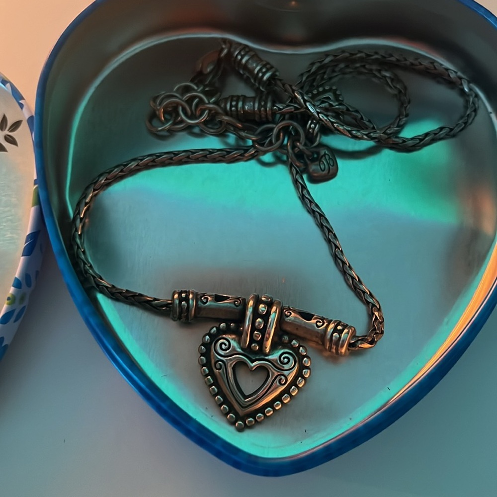 💙 Brighton Heart Necklace - Picture 8 of 8